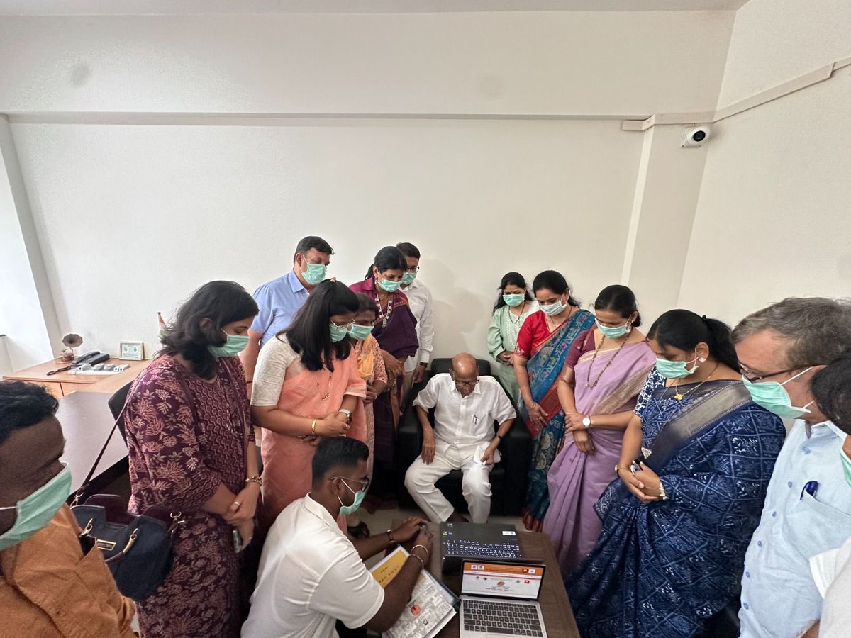 PawarSpeaks's tweet photo. दिल्ली येथे ११ व १२ एप्रिल २०२६ रोजी शासकीय व प्रशासकीय महिला अधिकाऱ्यांचं पहिलं ‘मराठी साहित्य संमेलन’ पार पडणार आहे. छत्रपती महाराणी ताराराणी यांच्या ३५१ व्या जयंती वर्षानिमित्त त्यांना अभिवादन करण्यासाठी सरहद संस्थेच्या पुढाकाराने आयोजित हे अभिनव साहित्य संमेलन पुढील पिढ्यांसाठी प्रेरणादायी ठरेल.

छत्रपती शिवाजी महाराजांनंतर उत्कृष्ट महिला प्रशासक म्हणून ओळख असलेल्या महाराणी ताराराणी यांच्या नावाने होत असलेल्या या संमेलनात त्यांच्या प्रशासकीय कौशल्याचं आणि प्रतिकूल परिस्थितीत राज्यकारभार यशस्वीपणे सांभाळण्याच्या त्यांच्या हातोटीचं स्मरण केलं जाणार आहे. ही महाराष्ट्रासाठी अत्यंत अभिमानाची बाब आहे.

महिलांना संसदेत ५०% आरक्षण देणारं विधेयक लवकरच येणार आहे. या संधीची सुरुवात मी मुख्यमंत्री असताना महाराष्ट्रातून केली. महिलांना संपत्तीत मिळणारा हक्क असो किंवा प्रशासकीय व राजकीय नेतृत्व; महिला कुठेही मागे नाहीत, हे आज सिद्ध झालं आहे. हे धोरण राबवणारे महाराष्ट्र हे पहिले राज्य असल्याचा मला अभिमान आहे. या धोरणानंतर महिला सर्वच क्षेत्रांमध्ये यशस्वीपणे नेतृत्व करताना दिसत आहेत.

म्हणूनच या शासकीय अधिकाऱ्यांच्या साहित्य संमेलनातून होणारं विचारमंथन समाजासाठी आणि देशासाठी अत्यंत महत्त्वाचं ठरणार आहे. या संमेलनासाठी माझ्या मनःपूर्वक शुभेच्छा!

या पार्श्वभूमीवर साहित्य संमेलनातील कार्यक्रमांची माहिती देणाऱ्या संकेतस्थळाचं https://t.co/ZAWFEjVEfI माझ्या हस्ते अनावरण करण्यात आलं असून, ते साहित्य रसिकांसाठी खुले करण्यात आले आहे.

या प्रसंगी संयोजन समितीतील डॉ. शैलेश पगारिया, शैलेश वाडेकर, अनुज नहार, कविता वानखेडे, निर्मला नलावडे, डॉ. संगीता शिंदे, मनीषा वाडेकर, सुजाता गोळे, गीता खोत, पल्लवी पासलकर, सोनाली निवंगुणे, निलेश भिंगारे, हर्षवर्धन पासलकर, प्रीतम पानसरे, अवेस शेख तसेच सरहद संस्थेचे अध्यक्ष संजय नहार आणि लक्ष्मीकांत खाबिया उपस्थित होते.