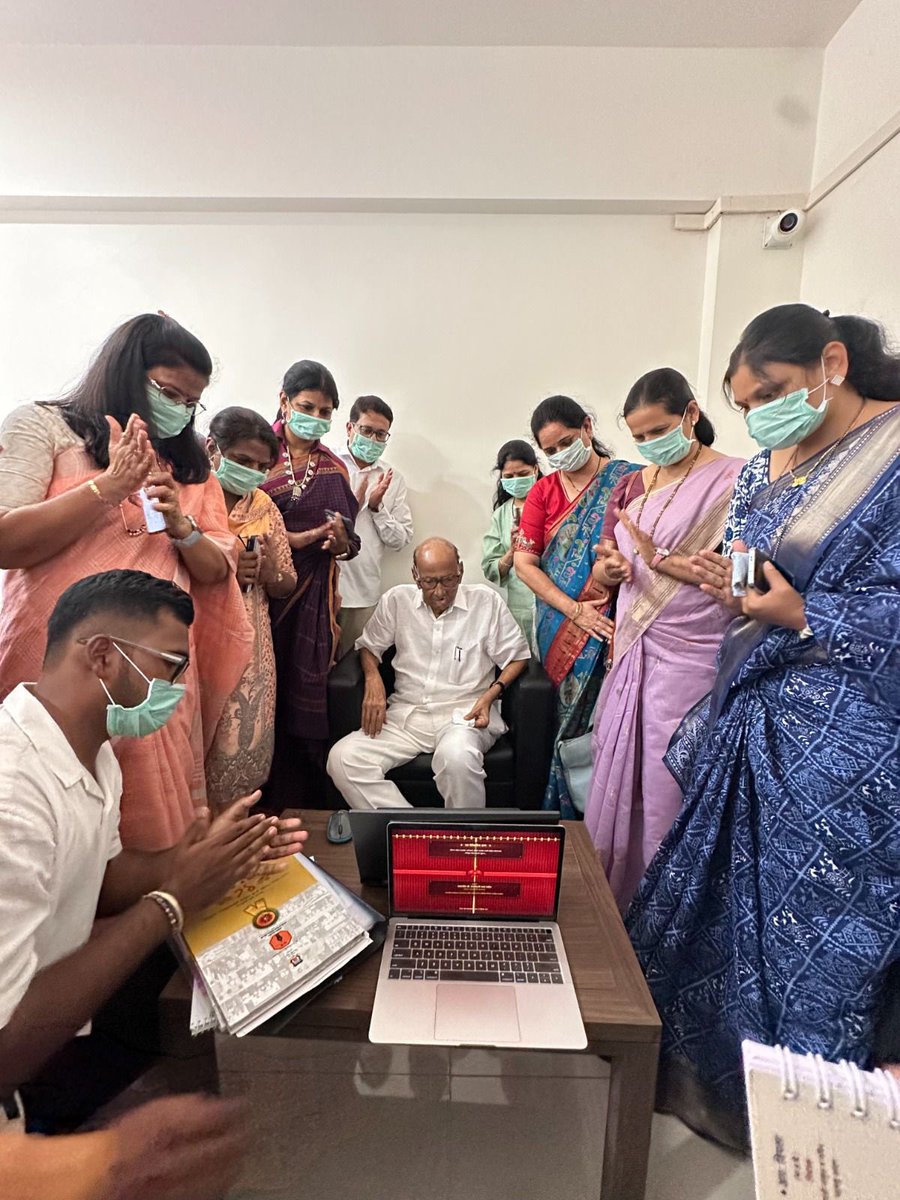 PawarSpeaks's tweet photo. दिल्ली येथे ११ व १२ एप्रिल २०२६ रोजी शासकीय व प्रशासकीय महिला अधिकाऱ्यांचं पहिलं ‘मराठी साहित्य संमेलन’ पार पडणार आहे. छत्रपती महाराणी ताराराणी यांच्या ३५१ व्या जयंती वर्षानिमित्त त्यांना अभिवादन करण्यासाठी सरहद संस्थेच्या पुढाकाराने आयोजित हे अभिनव साहित्य संमेलन पुढील पिढ्यांसाठी प्रेरणादायी ठरेल.

छत्रपती शिवाजी महाराजांनंतर उत्कृष्ट महिला प्रशासक म्हणून ओळख असलेल्या महाराणी ताराराणी यांच्या नावाने होत असलेल्या या संमेलनात त्यांच्या प्रशासकीय कौशल्याचं आणि प्रतिकूल परिस्थितीत राज्यकारभार यशस्वीपणे सांभाळण्याच्या त्यांच्या हातोटीचं स्मरण केलं जाणार आहे. ही महाराष्ट्रासाठी अत्यंत अभिमानाची बाब आहे.

महिलांना संसदेत ५०% आरक्षण देणारं विधेयक लवकरच येणार आहे. या संधीची सुरुवात मी मुख्यमंत्री असताना महाराष्ट्रातून केली. महिलांना संपत्तीत मिळणारा हक्क असो किंवा प्रशासकीय व राजकीय नेतृत्व; महिला कुठेही मागे नाहीत, हे आज सिद्ध झालं आहे. हे धोरण राबवणारे महाराष्ट्र हे पहिले राज्य असल्याचा मला अभिमान आहे. या धोरणानंतर महिला सर्वच क्षेत्रांमध्ये यशस्वीपणे नेतृत्व करताना दिसत आहेत.

म्हणूनच या शासकीय अधिकाऱ्यांच्या साहित्य संमेलनातून होणारं विचारमंथन समाजासाठी आणि देशासाठी अत्यंत महत्त्वाचं ठरणार आहे. या संमेलनासाठी माझ्या मनःपूर्वक शुभेच्छा!

या पार्श्वभूमीवर साहित्य संमेलनातील कार्यक्रमांची माहिती देणाऱ्या संकेतस्थळाचं https://t.co/ZAWFEjVEfI माझ्या हस्ते अनावरण करण्यात आलं असून, ते साहित्य रसिकांसाठी खुले करण्यात आले आहे.

या प्रसंगी संयोजन समितीतील डॉ. शैलेश पगारिया, शैलेश वाडेकर, अनुज नहार, कविता वानखेडे, निर्मला नलावडे, डॉ. संगीता शिंदे, मनीषा वाडेकर, सुजाता गोळे, गीता खोत, पल्लवी पासलकर, सोनाली निवंगुणे, निलेश भिंगारे, हर्षवर्धन पासलकर, प्रीतम पानसरे, अवेस शेख तसेच सरहद संस्थेचे अध्यक्ष संजय नहार आणि लक्ष्मीकांत खाबिया उपस्थित होते.