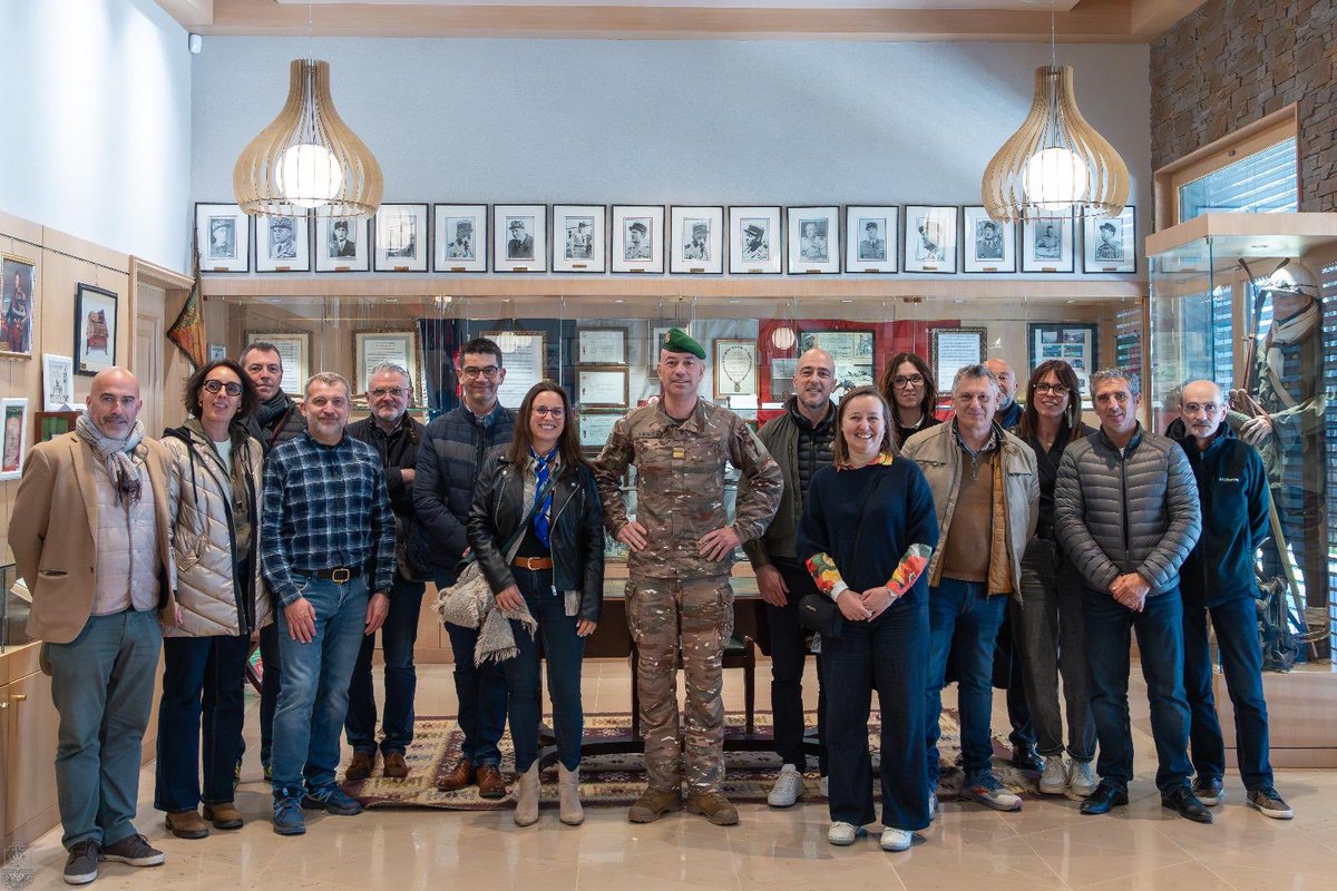 Cdc_13eDBLE's tweet image. [#13DBLE]

🟢🔴 Échanges inspirants, autour du management et de la culture de l’entreprise, avec les dirigeants aveyronnais membres de l’Association du Progrès du Management (APM) durant une immersion unique au quartier Monclar.

A cette occasion, quelques légionnaires infirmisés