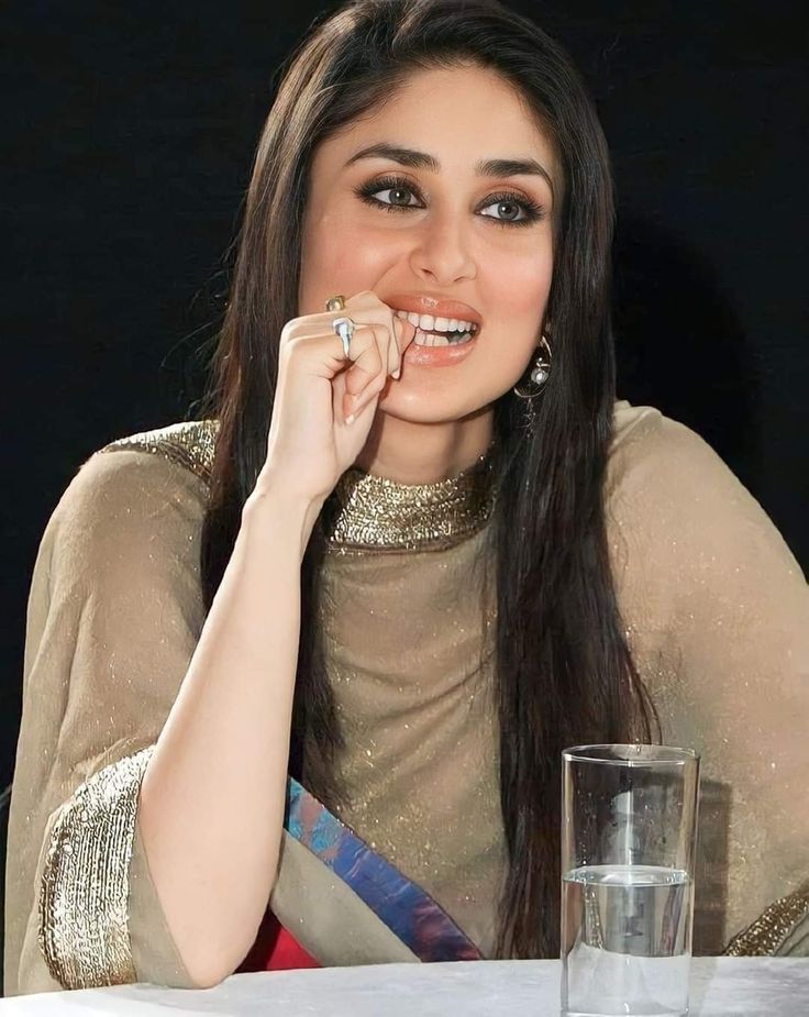 Kareena World tweet media