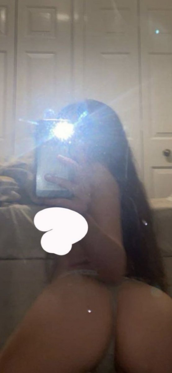 Myamilly06's tweet photo. 30 likes❤️ and and I’ll show my tits… 🫣 

#nudes #nsfwtwt
#content #selling 
#hot https://t.co/8awL8TtSrE