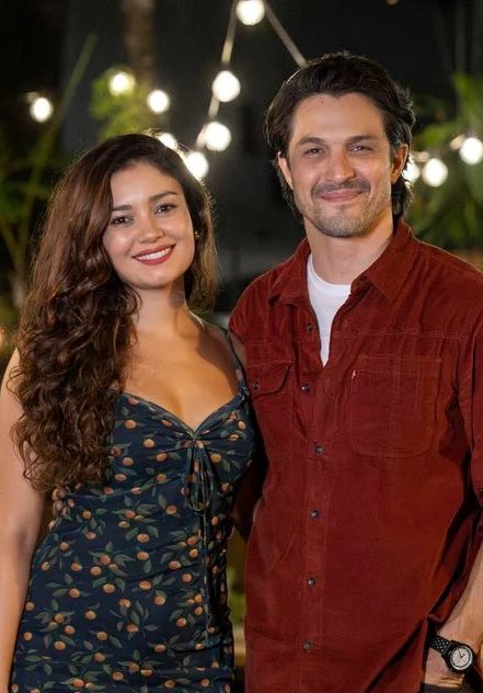 caroline paes. tweet media