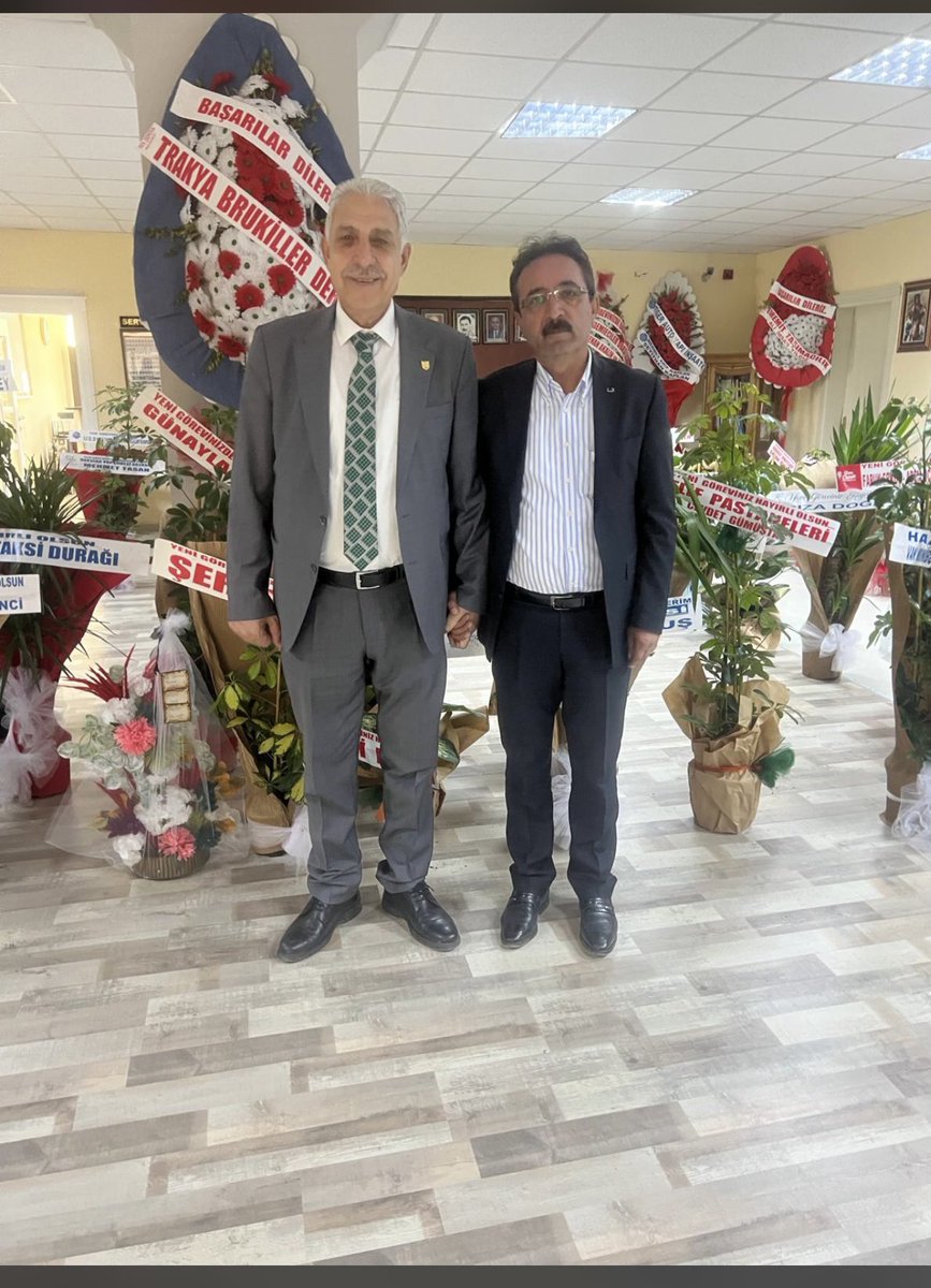 ak_catak's tweet photo. Van Şoförler ve Otomobilciler Esnaf Odası Başkanlığına seçilen değerli abim @F_Farukalpaslan ziyaret ederek hayırlı olsun dileklerimizi ilettik. Nazik misafirperverliği için teşekkür eder, görevinde başarılar dileriz.@MustafaAlkayis @Recep_ayd25 @AK_PartiVan @abuyukgumus https://t.co/Pcibw7O4ag