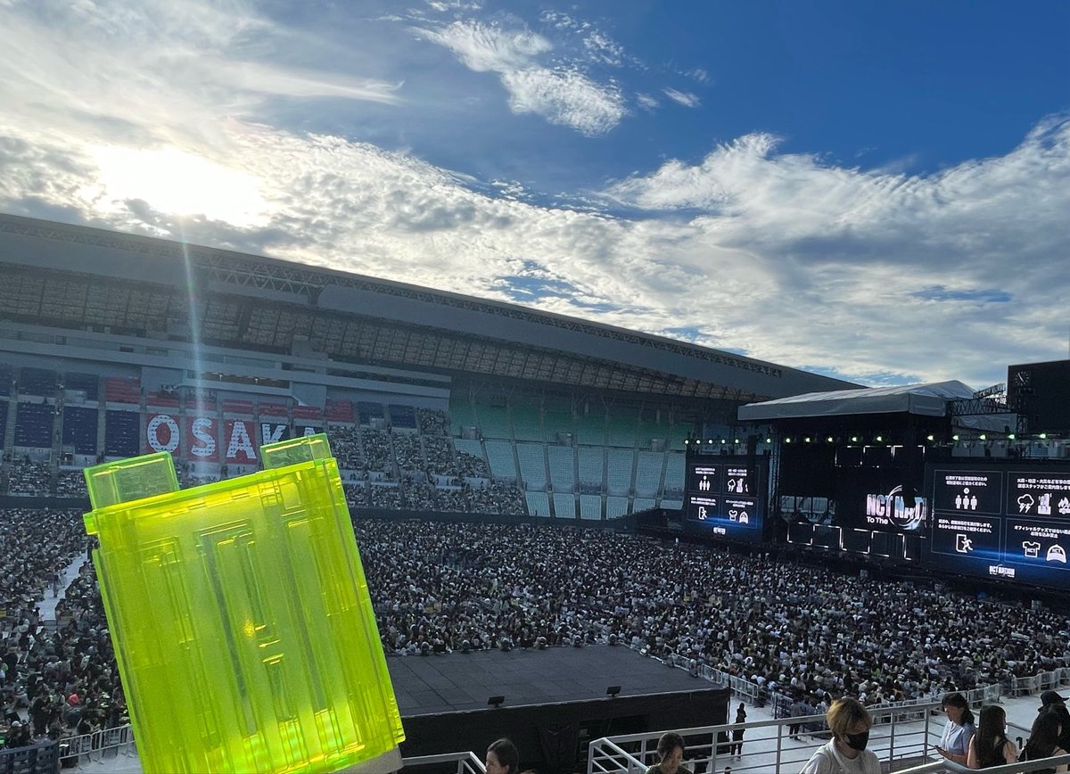 moondkmk's tweet photo. あらため改めてNCT NATIONは伝説だったな。2度とないと思って焦った気持ちも、こんな土砂降り修行？って思ったことも、全員が並んで出てきた高揚感も、残暑を感じる度に思い出す。 https://t.co/ZJF7K7M9C5