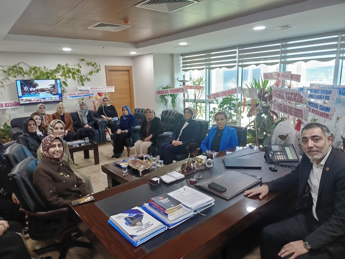 Hayırlı olsun ziyaretimizde bulunan AK Parti Kadın Kolları İl Başkanımız Sn.Av.Melike Yegül ve kıymetli yönetim kurulu üyelerimizi İl Özel İdaremizde ağırladık. 

Nazik ziyaretleri ve güzel temennileri için değerli Başkanımıza ve yönetim kurulu üyelerimize teşekkür ederim.
