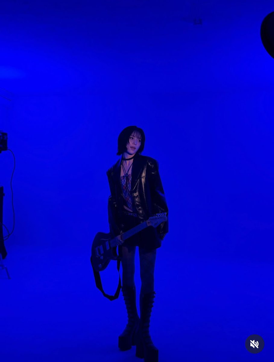 おもろいのは好きピはGLAMOROUS SKYじゃなくてEYES FOR THE MOONって言ってたこと。

こ、コアな……！
#MAYA 
#NiziU_BDay #HappyMAYAday #THE_Day_of_MAYA