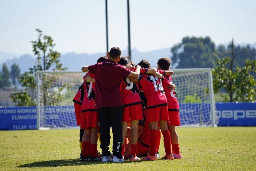 Rayo_academia's tweet image. 🏆 𝐂𝐡𝐚𝐥𝐥𝐞𝐧𝐠𝐞 𝐂𝐮𝐩 𝐏𝐚𝐫𝐞𝐝𝐞𝐬 🏆

🥉 Tercer puesto para nuestros Benjamines #FRV, que vencieron al FC Porto en el último encuentro.
