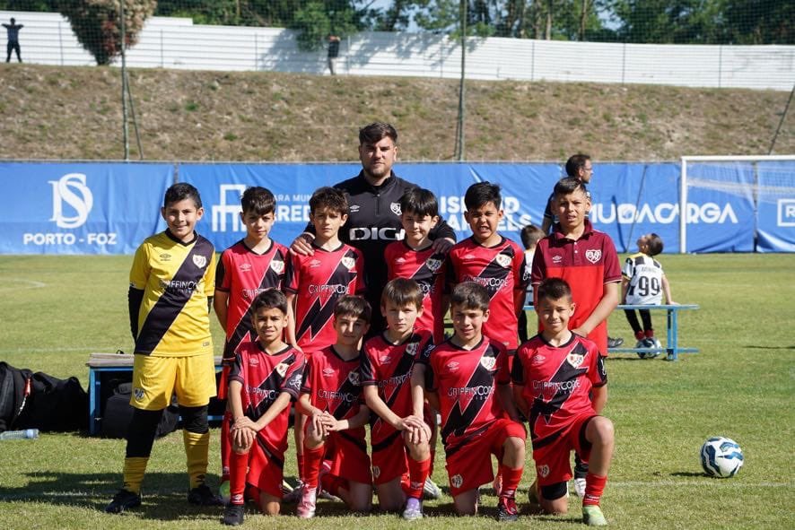 Rayo_academia's tweet image. 🏆 𝐂𝐡𝐚𝐥𝐥𝐞𝐧𝐠𝐞 𝐂𝐮𝐩 𝐏𝐚𝐫𝐞𝐝𝐞𝐬 🏆

🥉 Tercer puesto para nuestros Benjamines #FRV, que vencieron al FC Porto en el último encuentro.