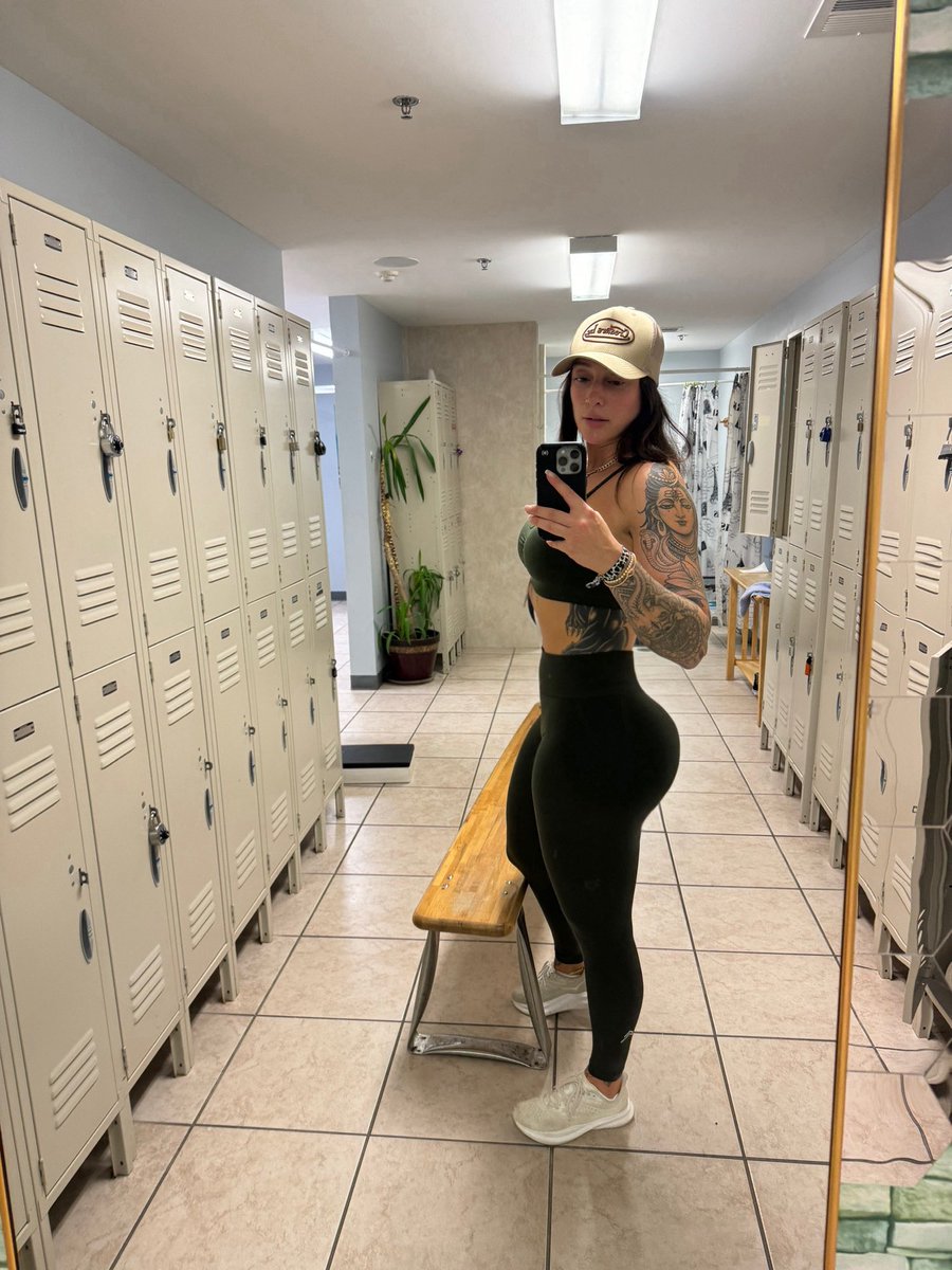 alicakes tweet media