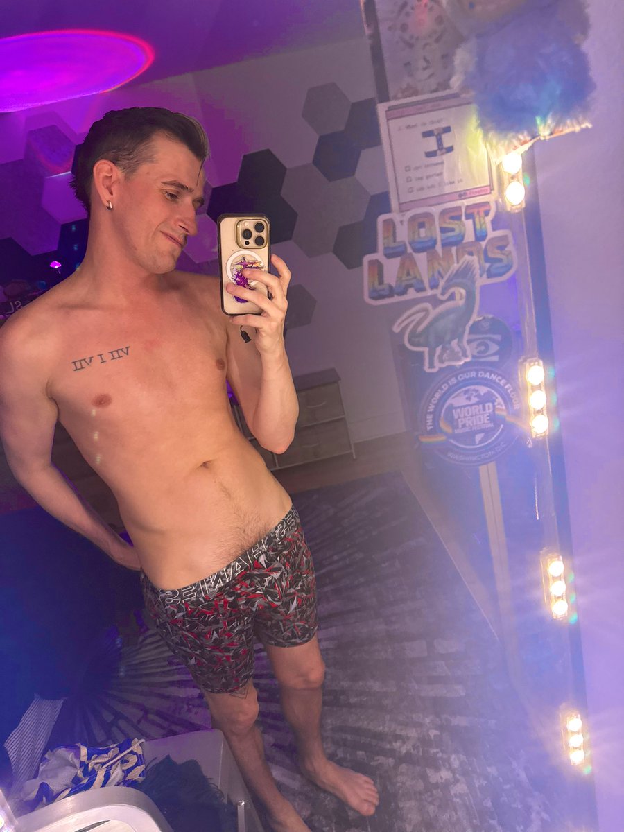 celliot_t's tweet photo. Is this slut pop? https://t.co/QkOIEWvr1x