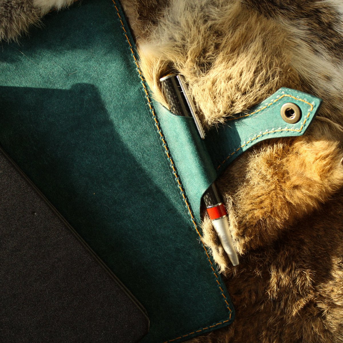 Echoppe_Franeau's tweet image. Vos avis sur cette nouvelle création ???

#artisan #leatherwork #handmade #tolkien #lotr