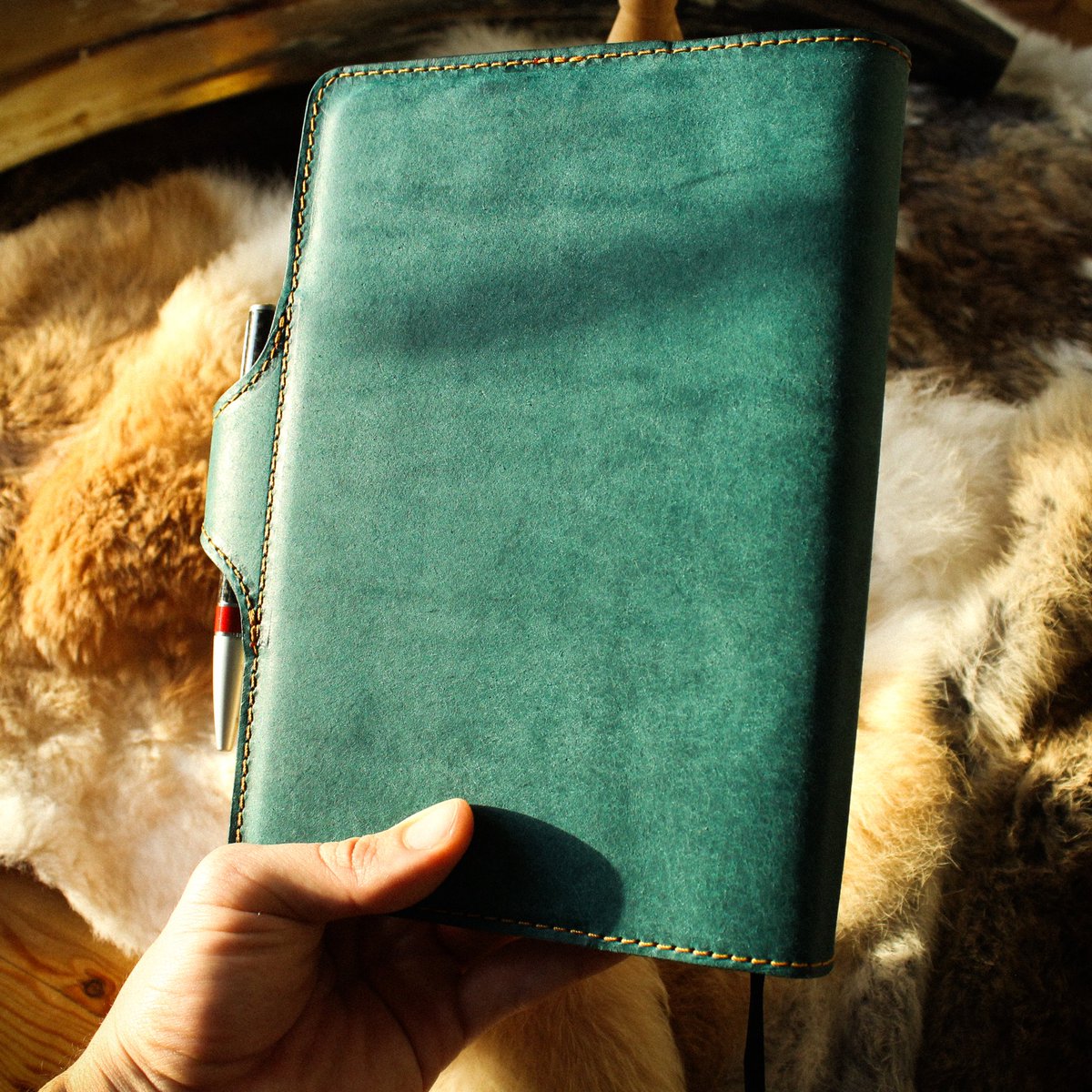 Echoppe_Franeau's tweet image. Vos avis sur cette nouvelle création ???

#artisan #leatherwork #handmade #tolkien #lotr