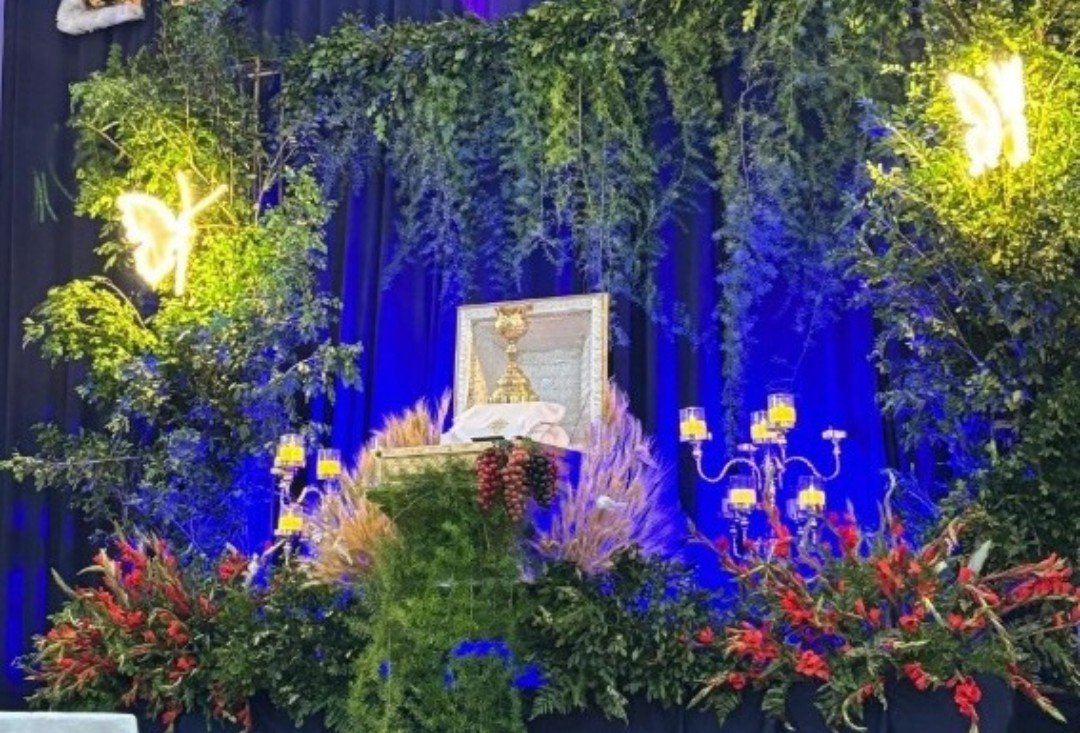 ¡Resucitó de veras mi amor y mi esperanza! 

Jesús peregrino de Emaús, hoy quiero bendecir, alabar y glorificar tu Santo Nombre. 

Darte las gracias por:
* acompañarme en mi diario caminar,
* sostenerme en cada prueba,
* darme tu infinito Amor y Misericordia siempre.