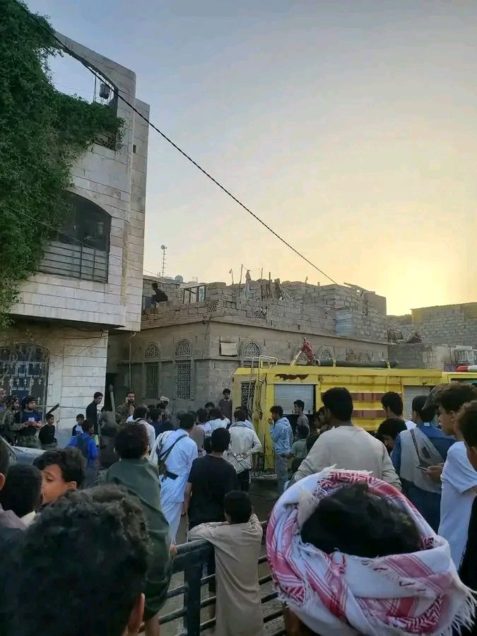 #مأرب 
حريق يلتهم احد المنازل في مدينة مأرب
وحتى اللحظة عدد الضحايا 16 حاله بينهم 7 متوفيين أطفال ونساء  ومصابين حالتهم خطره
