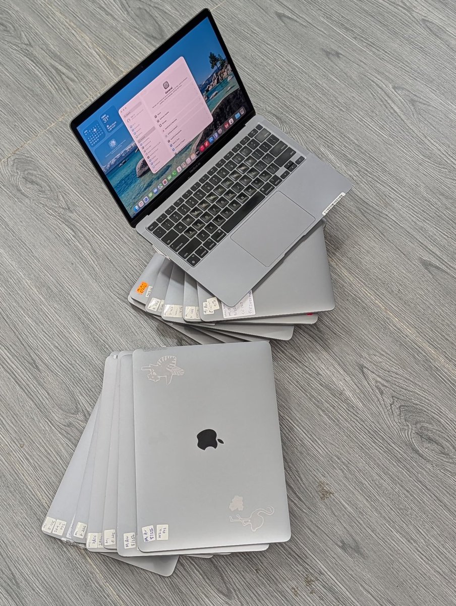 Val_Gadget's tweet image. Buy 4 to 5 laptops for your team or 

business organization and get a 

2 FREE headset 

Don’t miss out of this offer.