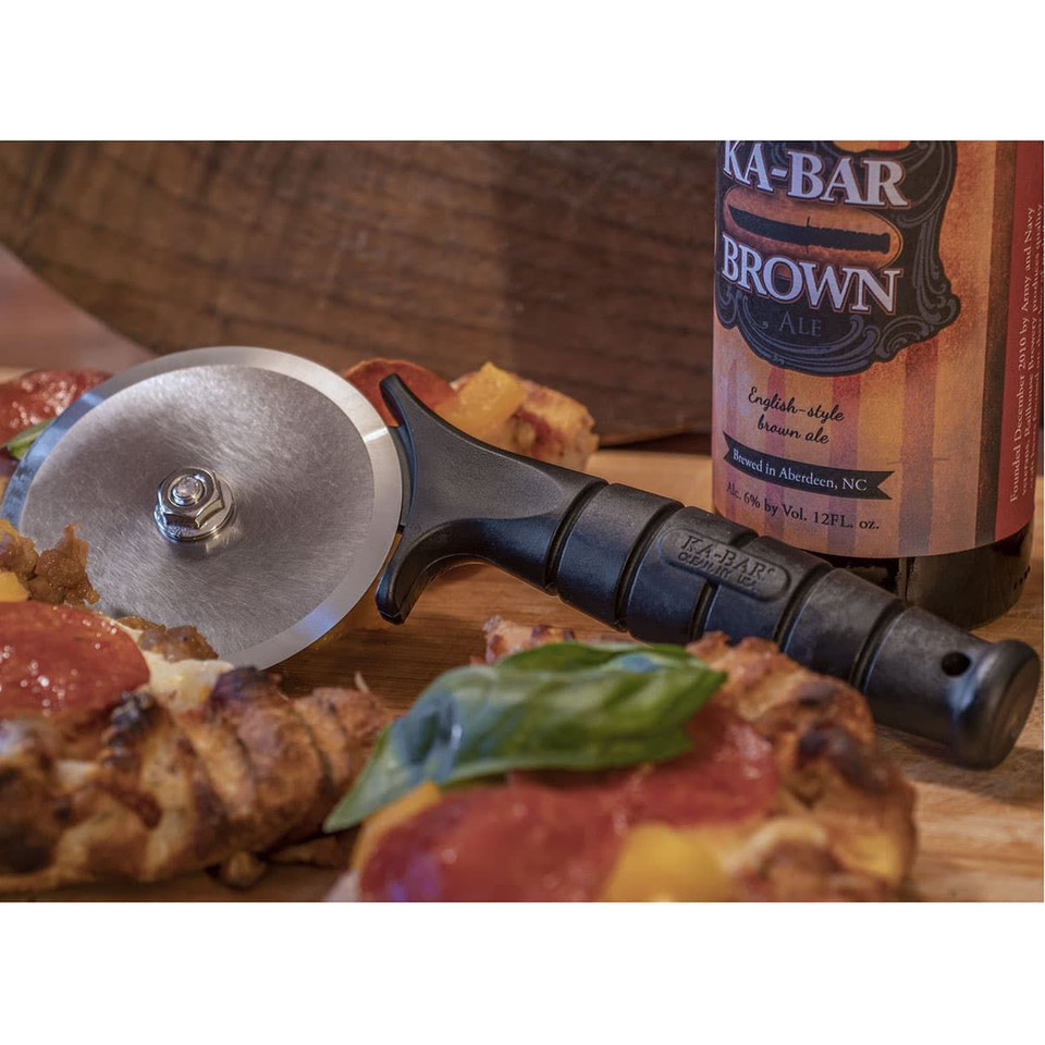 cutlery90's tweet image. KA-BAR Pizza Cutter

Cut pizza like a pro (or a warrior 😎) 🍕⚔️
This KA-BAR ZA-Saw Pizza Cutter brings tactical style to your kitchen.
Get it here 👉
 atlantacutlery.com/ka-bar-za-saw-…

#PizzaLovers #KitchenGear #KAbar
