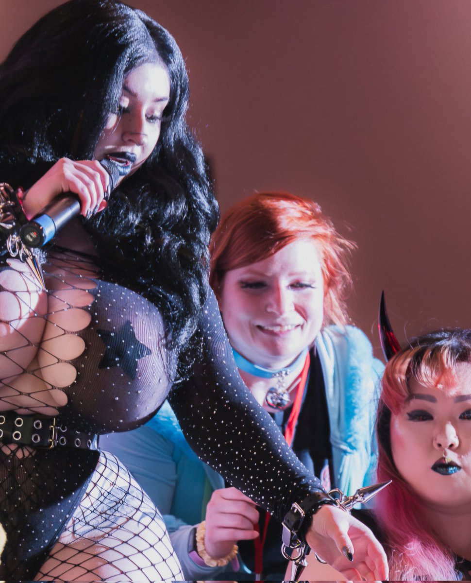 AccentKisses's tweet image. WAIT—there’s photographic evidence I existed?? 😭📸

Snapped during the cosplay contest when I was helping @Creators_Events MCs &amp;amp; Judges. 😂 

My heart is so full. Thank you to all who competed! 💖

#cosplaycommunity #behindthescenes #creatorsafterdark