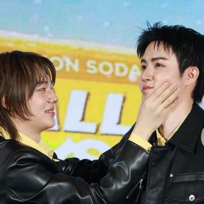 ‎𝗯𝗹𝘂𝗲 𝗽𝗲𝗮𝗰𝗵 ୧ · tweet media