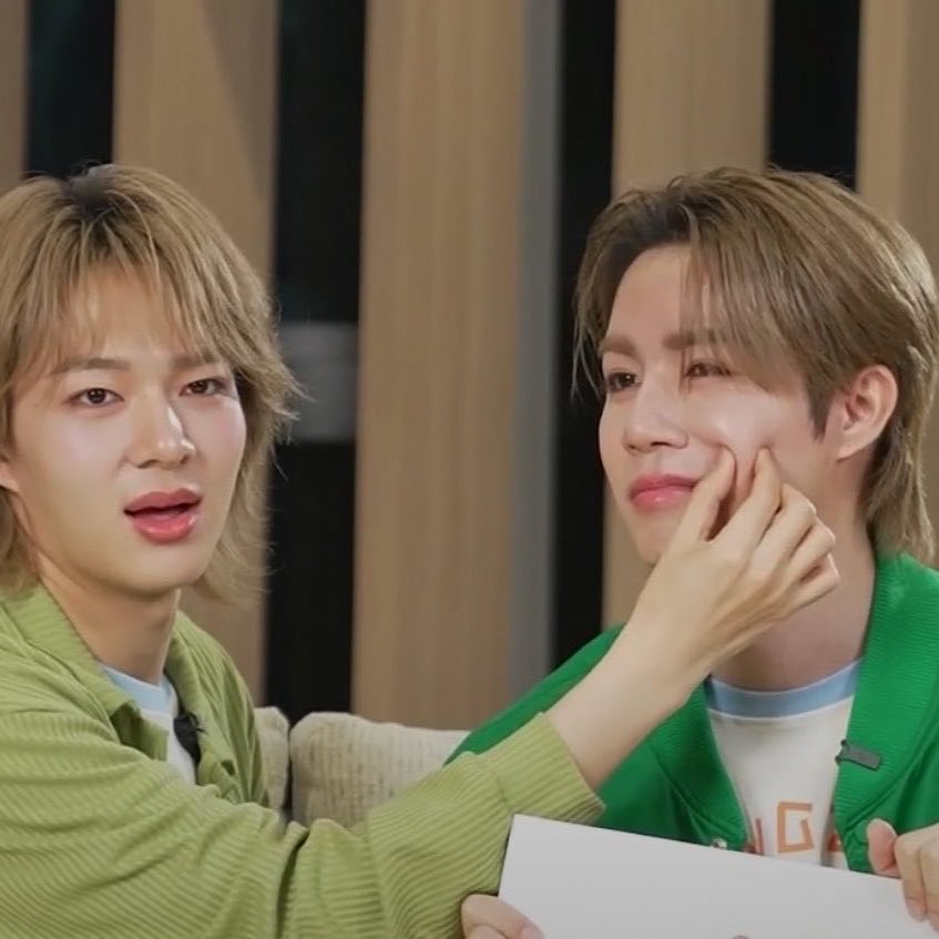 ‎𝗯𝗹𝘂𝗲 𝗽𝗲𝗮𝗰𝗵 ୧ · tweet media