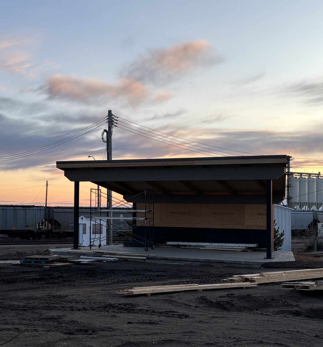 PROGRESS REPORT: North Gateway, replica train station and concert stage.
#abetterBiggar