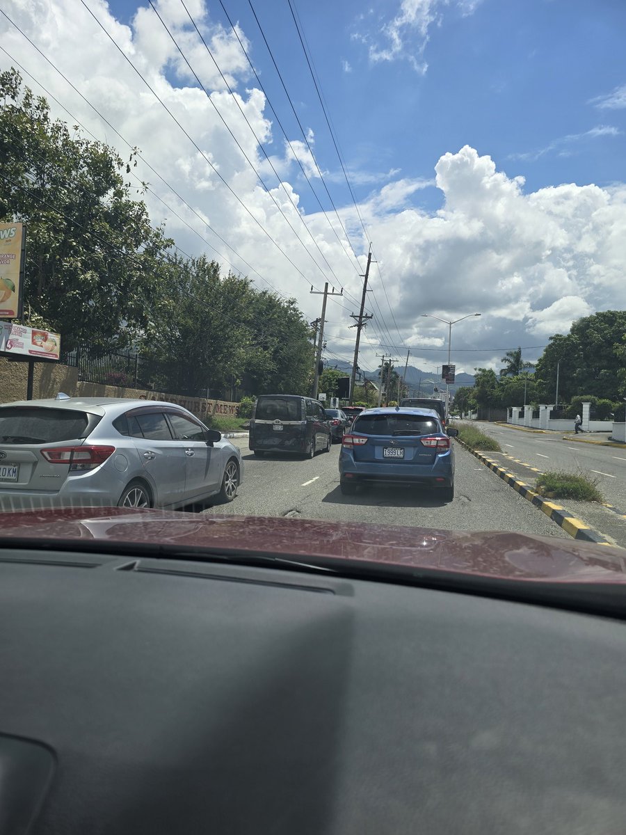OnBeingJaded's tweet photo. What's causing the traffic build up on Hope Road? https://t.co/crH9IDt8c1