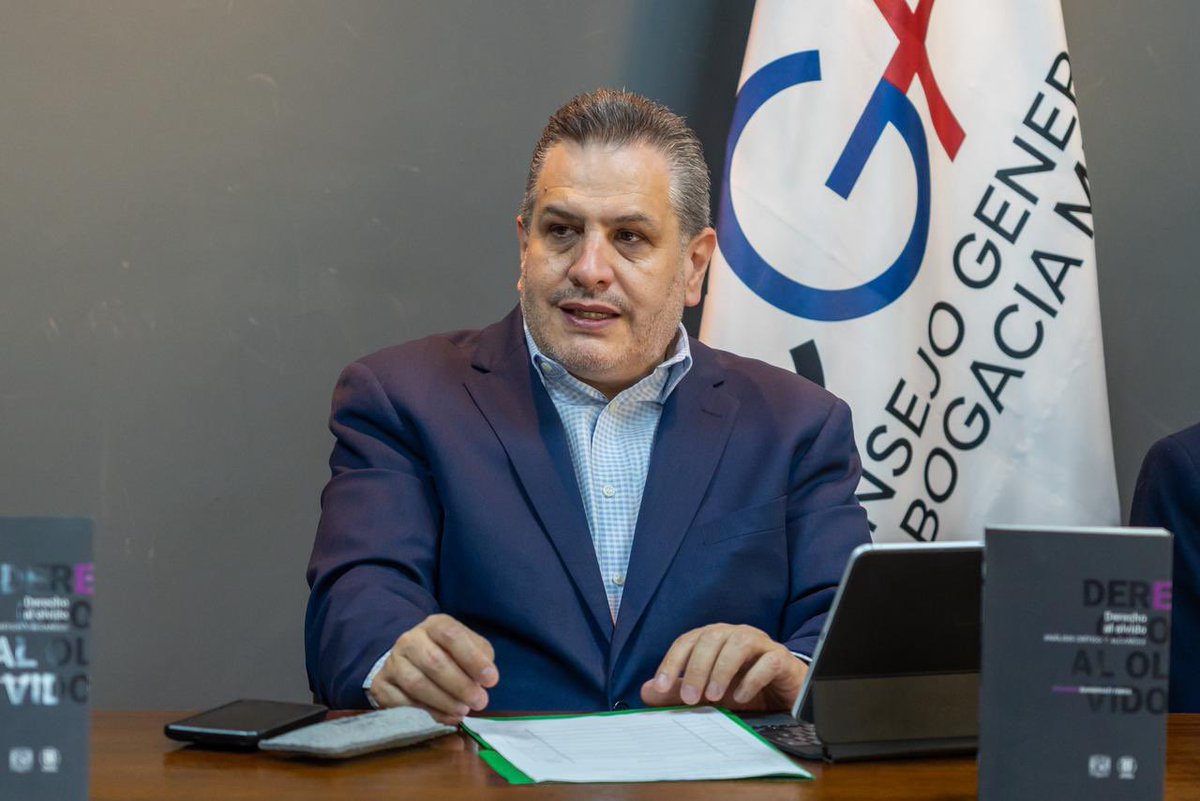 Infoem's tweet image. El Comisionado @lgparranoriega comentó el libro "Derecho al olvido: análisis críticos"; en el @INCAM_Abogados.

El Comisionado del #Infoem compartió los fundamentos de la #Privacidad, la #PDP y la huella que dejamos en el entorno digital; asi como los nuevos desafíos al respecto.