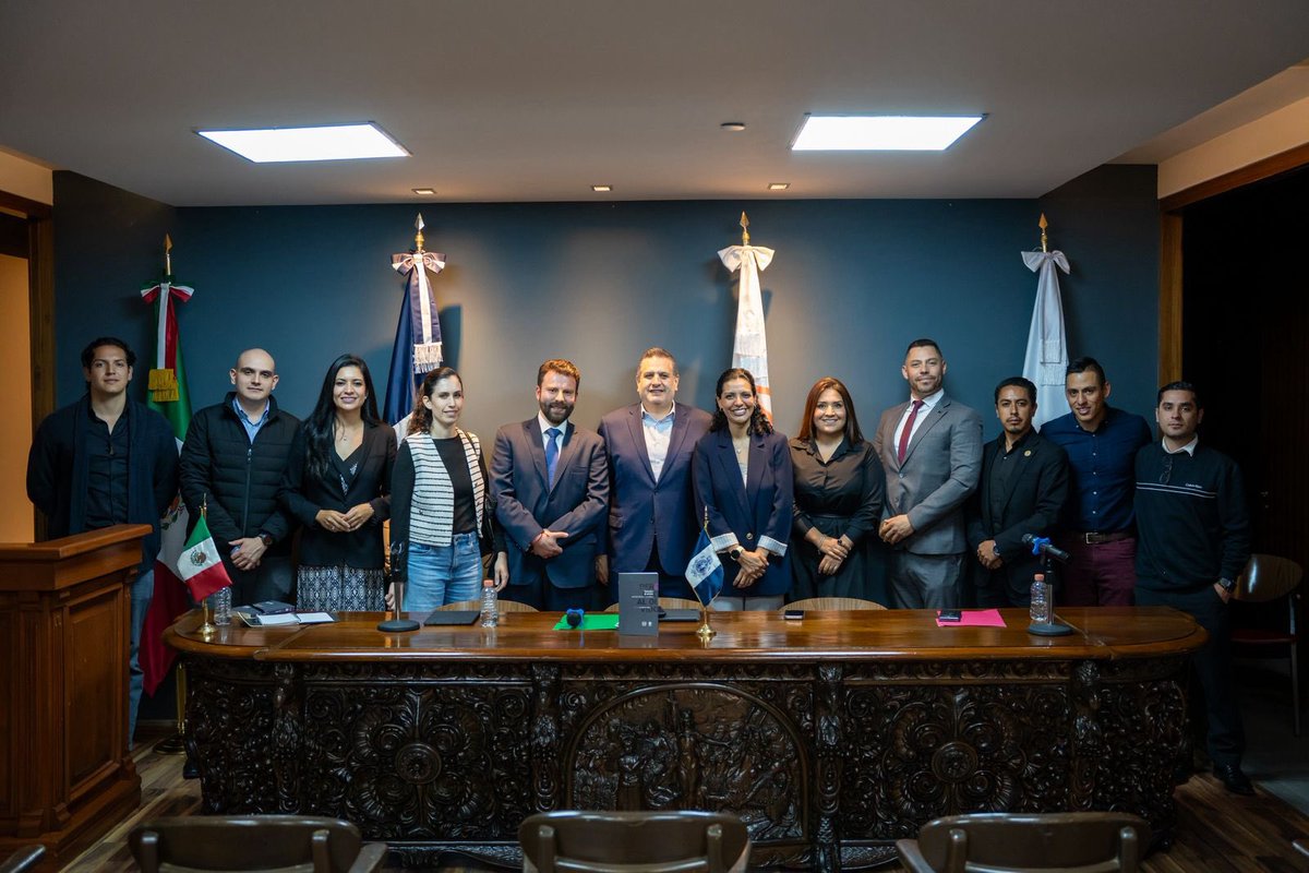 Infoem's tweet image. El Comisionado @lgparranoriega comentó el libro "Derecho al olvido: análisis críticos"; en el @INCAM_Abogados.

El Comisionado del #Infoem compartió los fundamentos de la #Privacidad, la #PDP y la huella que dejamos en el entorno digital; asi como los nuevos desafíos al respecto.