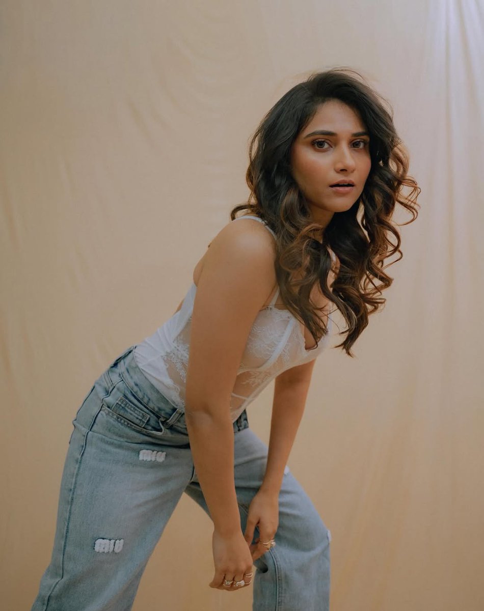 OnlyHeroines's tweet image. Prisha Singh 🥵😘