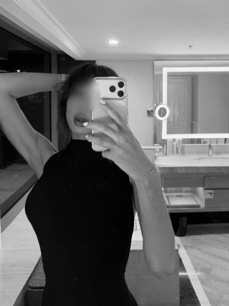 Gia Jones • Berlin tweet media