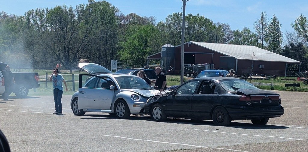 gchspioneers's tweet photo. Yesterday, GCHS held our annual mock crash—a sobering but necessary look at the impact of the decisions we make.
#GCHSPioneerPride #SafetyFirst #CommunityPartners #GCSSD https://t.co/obLVTGI2eI