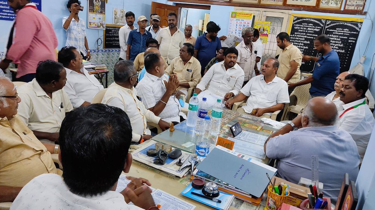 PMKPartySalem's tweet photo. செவ்வாய்பேட்டை சந்திப்பில்
வெள்ளி செயின் உற்பத்தியாளர்கள் சங்கத்தினரிடம், வரி குறைப்பு, கழிவுநீர் கால்வாய் மேம்பாடு, இலவச சுத்தமான குடிநீர் வழங்கல் குறித்து உறுதியளித்த சேலம் வடக்கு மக்களின் நம்பிக்கை வேட்பாளர்
திரு. S. சதாசிவம்.

#SalemNorth #VoteForMango #PMK #NDA https://t.co/saKz7XcQtF