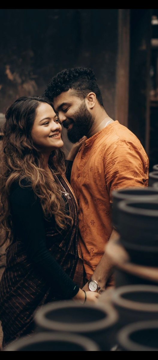 பேராசை ஏதுமில்லையடா எனக்கு
எப்போதும் இப்படி நீ 
என்னை விட்டுப் பிரிந்திராது
உடன் இணைந்திருக்க வேண்டும்
என்பதைத் தவிர்த்து😂🤣

நீயின்றி நானில்லை❤😘🤗