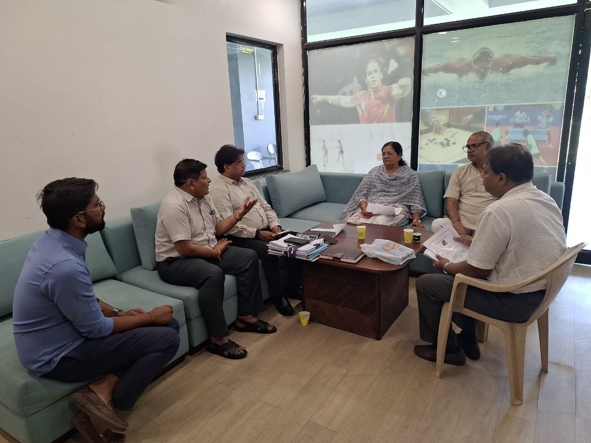 गणगौरी बाज़ार स्थित पंडित दीनदयाल उपाध्याय अस्पताल में चिकित्सा व्यवस्थाओं को लेकर अस्पताल के चिकित्सा अधिकारियों की बैठक ली।

#Jaipur