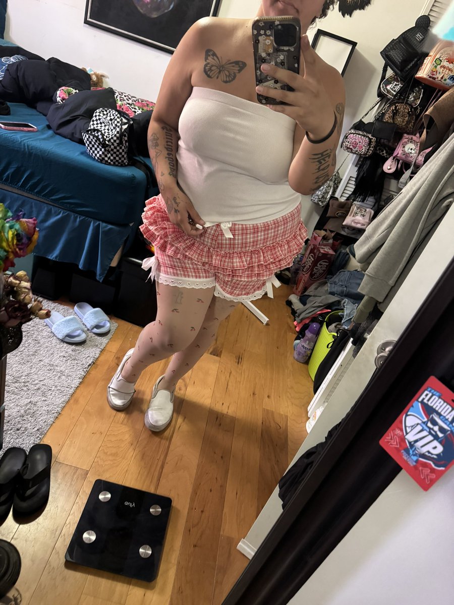 Cecelovss's tweet photo. It’s a bad bitches birthday this weekend 🥰🎂🥳

Help me celebrate and buy me a drink 🥃 
Let’s get the ball rolling 💰💸

$cecelovs on cashapp https://t.co/LGx3ajBQUV