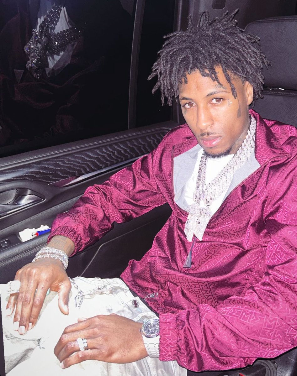 Le top 5 des RAPPEURS ayant fait le plus de VENTES aux États-Unis en ce début d’année 📈 :

🥇. Drake - 2,8 millions
🥈. NBA Youngboy - 1,9 millions
🥉. J. Cole - 1,3 millions
  4 . Future - 1,2 millions
  5 . Don Toliver - 1,2 millions