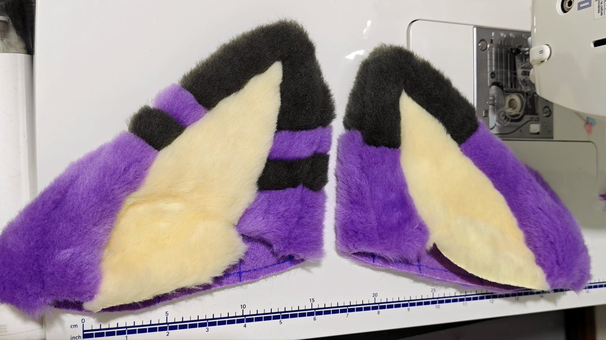 Process shots for this build ✂️
Pattern drafting → Cutting → Shaving → Ear assembly
#fursuit