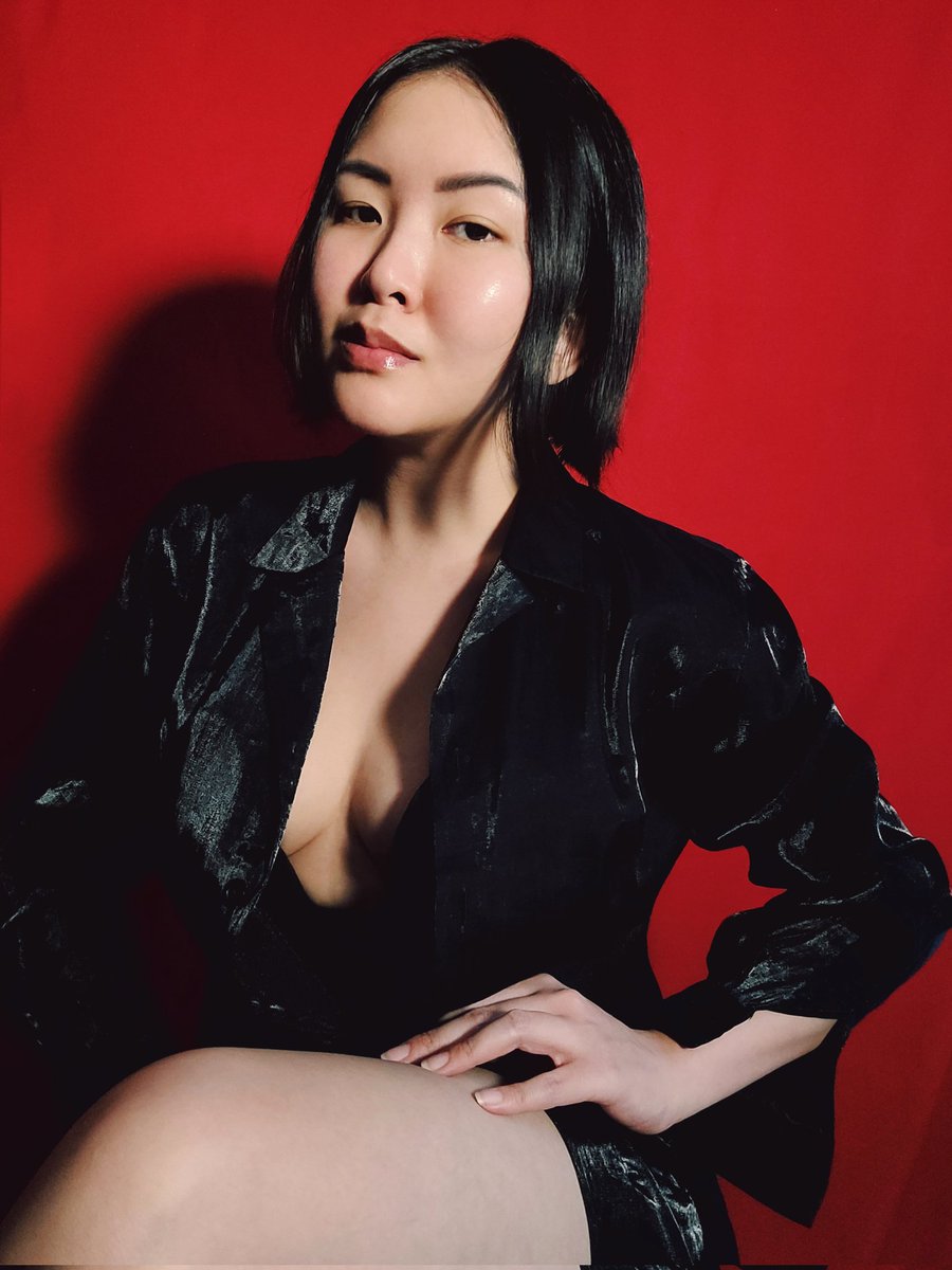 itshoneylive's tweet image. posting these a day early because i couldn't wait any longer 🎂🎁👸🏻