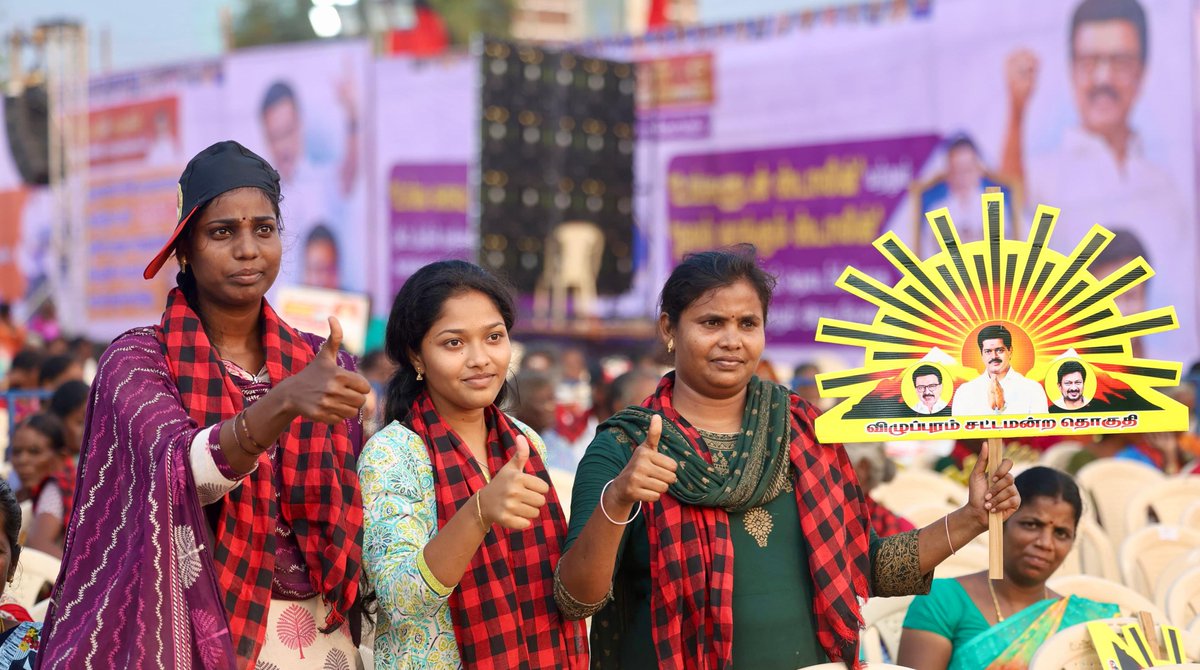 mkstalin's tweet photo. விடியல் ஆட்சி தொடர, விண்ணதிர ஆதரவு தந்த விழுப்புரம் மக்கள்

நமது அரசியல்ரீதியான விமர்சனங்களுக்கு பதில் கூற முடியாமல், திராவிட மாடல் ஆட்சியில் குறைசொல்லவும் முடியாமல் அடுத்தவர்களின் மரணங்களைப் பற்றிக் கனவு காணத் தொடங்கியிருக்கிறார் பத்து தோல்வி பழனிசாமி!

ஆனால் அவர் வாழ்வாங்கு வாழ்க என்று வாழ்த்துகிறேன். நான் தி.மு.க. தலைவராகி, அவரது துணையால் இதுவரை தோற்றதே இல்லை. பழனிசாமி அ.தி.மு.க.வுக்குப் பொறுப்பேற்ற பின் அக்கட்சி வென்றதே இல்லை.

மிசா கொடுஞ்சிறையானாலும், கொரோனாவானும் மரணத்தைக் கண்டு அஞ்சும் கோழையல்ல ஸ்டாலின்! எதையும் எதிர்கொள்ளும் கலைஞரின் வார்ப்பு நான்!

என் வருத்தமெல்லாம் ஒன்றுதான்...
தந்தை பெரியார், பேரறிஞர் அண்ணா, பெருந்தலைவர் காமராசர், மக்கள் திலகம் எம்.ஜி.ஆர். எனக் கடந்த நூறாண்டுகளில் தமிழ்நாடு கண்ட பெருந்தலைவர்களோடு நேரில் பழகி, அரசியல் பயின்ற நான், இந்த தரங்கெட்ட மரண வியாபாரியோடு அரசியல் செய்யும் காலமாக இது இருக்கிறதே...

#VillupuramWithDMK #வெல்வோம்_ஒன்றாக #VoteForDMK
