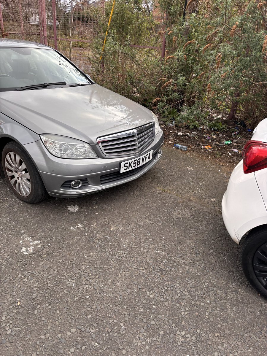 SheikhRatlinrol's tweet photo. @edinhelp the owner of this car has just parked up on our private road, got out and urinated against the fence. He then walked over to Elfin Square where I presume he lives. Is there anything we can do about such disgusting behaviour? https://t.co/wsIdxvE9Ry