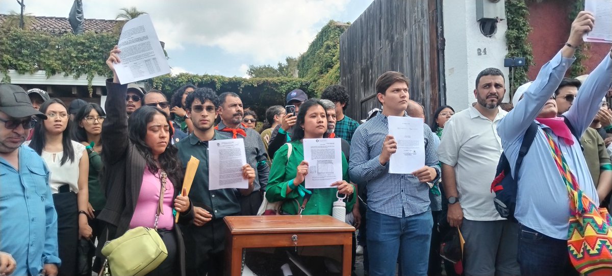 #usac #URGENTE | Electores a fines a Walter Mazariegos planean llevar a cabo la eleccion de rector sin los cuerpos de oposición.
#tviximulew #csu