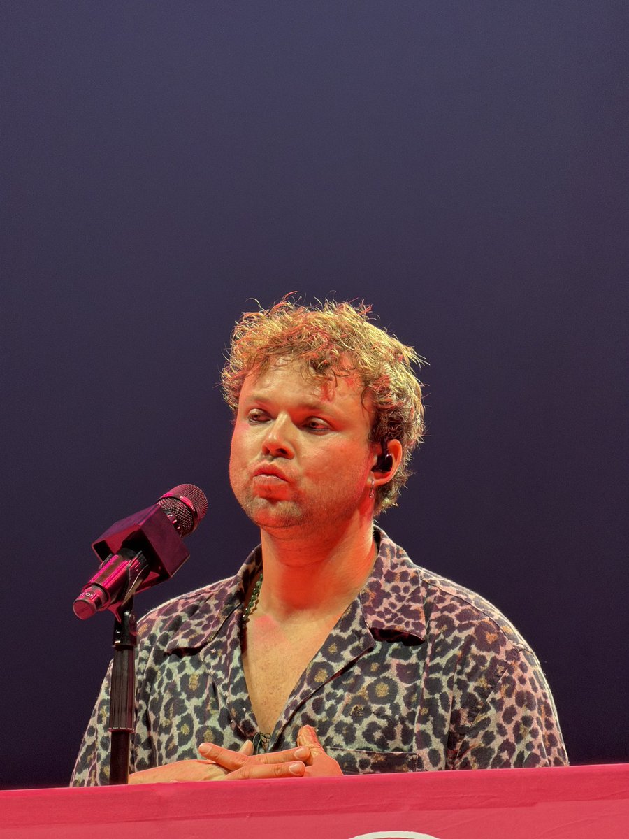 5SOSUpdES's tweet image. ◜📢◞ #INFOSOS — Ha dado inicio la conferencia “THE SAUCE: Tomorrow’s Truth Today” como parte del paquete VIP del #EVERYONESASTARWorldTour de #5SecondsofSummer en Paris 🩷

#ParisIsAStar #EASParis #EASTour