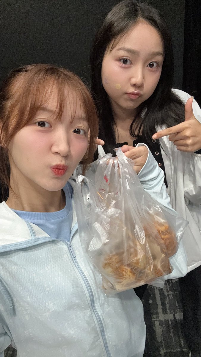 Aurellia tweet media