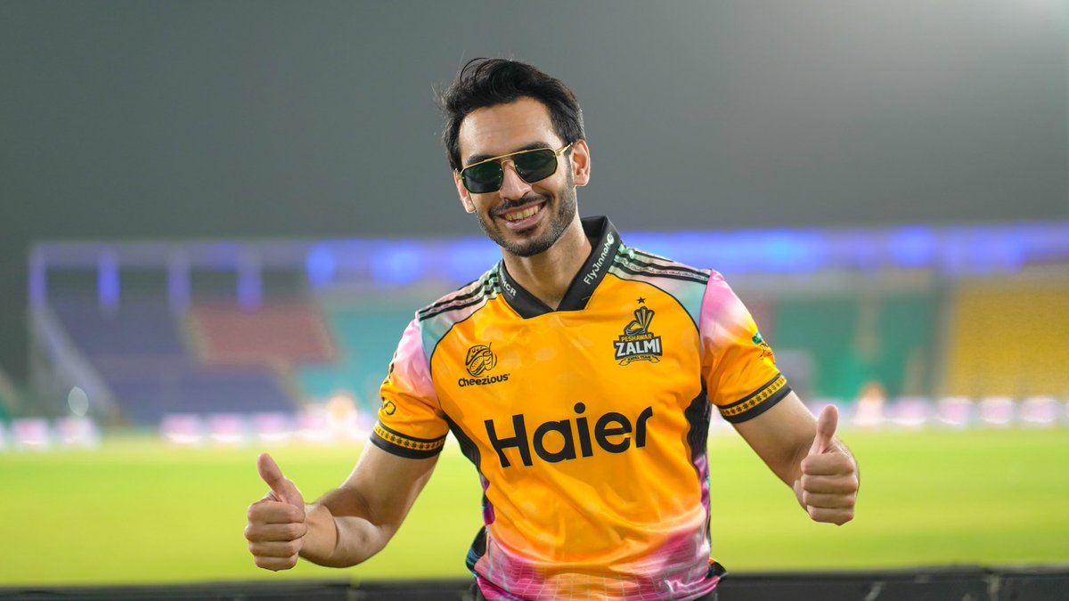 PeshawarZalmi's tweet photo. Look who’s here to back the YellowStorm 💛👀

Our very own Dilon ka Wazir, @isaifalikhann in the house 🏟️🔥

#RiseofZalmi #Zalmi #YellowStorm #HKvPZ https://t.co/4ll9t5xfD7
