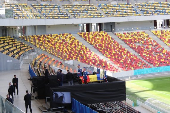 Mircea Lucescu adına, Bükreş'teki Ulusal Arena stadyumunda tören düzenlendi.