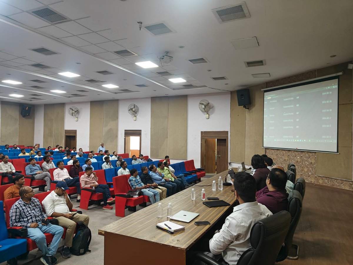 UPNEDA_Agency's tweet photo. जनपद वाराणसी में यूपीनेडा एवं संबंधित विभागों के अधिकारियों की पीएम सूर्य घर मुफ्त बिजली योजना की बैठक में लंबित मुद्दों के निस्तारण एवं योजना के विस्तार हेतु आवश्यक निर्देश दिए गए।

बैठक में डिस्कॉम के अधिकार��गण, एलडीएम एवं प्रमुख बैंकों के अधिकारी, यूपीनेडा अधिकारी, आरएमआई टीम, बसुधा टीम, आरईसीएल टीम तथा वेंडर्स उपस्थित रहे।

#UPNEDA #PMSuryaGhavr #MuftBijliYojana #RooftopSolar #Varanasi #Meeting 
@CMOfficeUP
@JoshiPralhad
@aksharmaBharat
@isomendratomar
@ChiefSecyUP
@ACS_Energy
@MinOfPower
@mnreindia
@InfoDeptUP
@beeindiadigital
@PetroleumMin
@Nise_Gurgaon
@SECI_Ltd