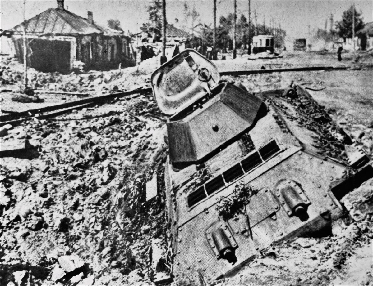 TheWorldatWar2's tweet image. A knocked out Soviet T34 tank in the city of Voronezh near the Don river, 280 miles south of Moscow -  July 1942 #sovietunion #ussr #moscow #voronezh #t34 #tank #ww2 #history