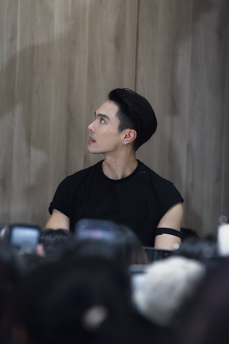 องค์พระนเรศลงละ 

#หงสาวดีหนีรบมาพบเธอ 
#ตรีภรภัทร #treporapat