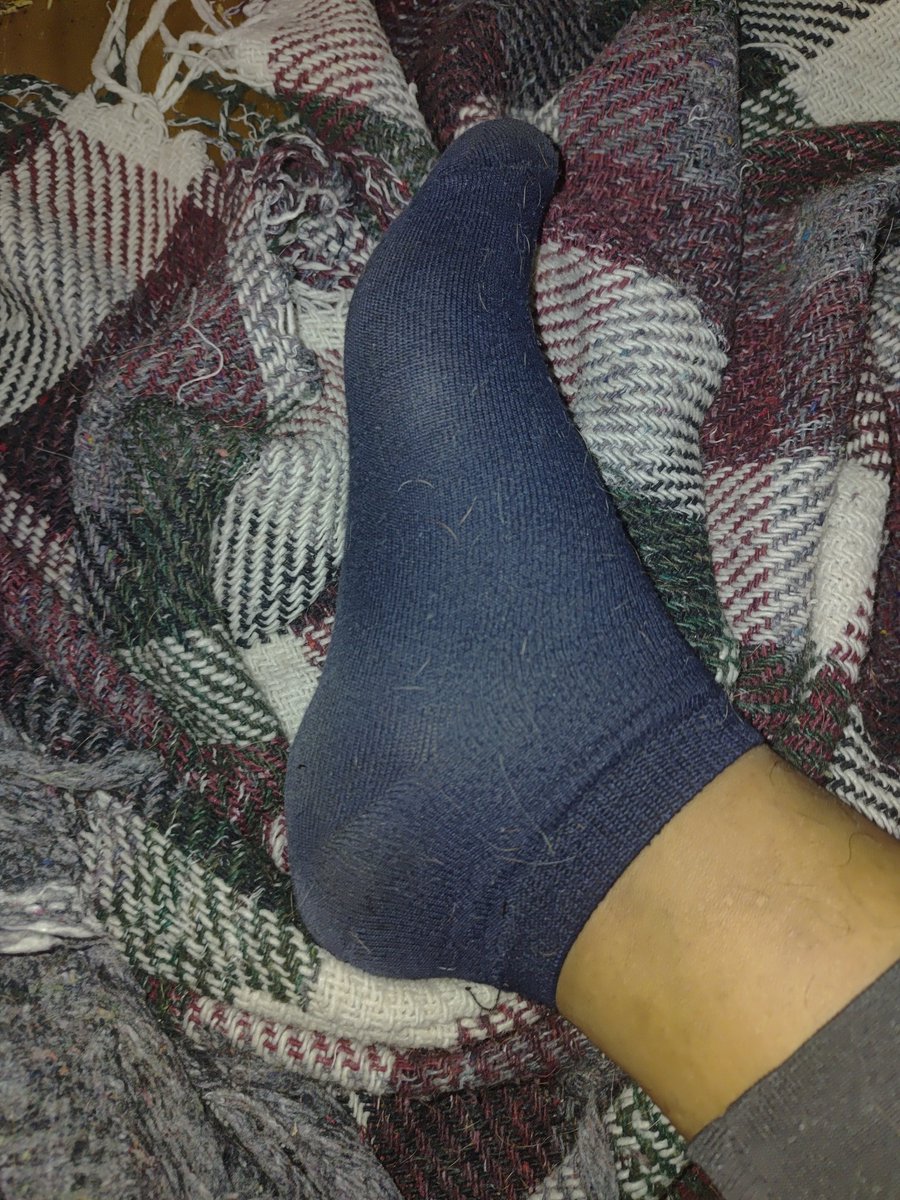 chanclascalceta's tweet photo. Quien me quiere chupar los pies #pies #chupar #feetfetısh #calcetines #apestosos #pene #olorrico #chanclas #calcetas https://t.co/FFmBwsDJQv