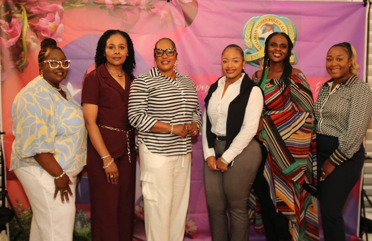 ✨ Empowering sisterhood! The Bahamian Women Police Association hosted a Ladies Night Social at Versailles CRU for #IWD2026. 🇧🇸👮‍♀️

Women from RBPF, RBDF, Customs, Immigration, BDOCS, &amp; Airport Authority enjoyed a night of unity &amp; music by the RBPF Pop Band! 🎶💃