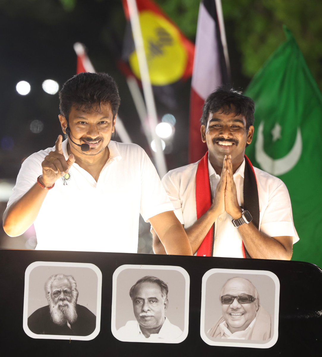 Udhaystalin's tweet photo. சென்னையின் அடையாளங்களில் ஒன்றான எழும்பூர் தொகுதியின் வெற்றி வேட்பாளரான அன்பு சகோதரர் @PrasannaTamilan-விற்கு ஆதரவாக பிரச்சாரம் மேற்கொண்டோம்.

சமூக நீதி கொள்கையை அடிப்படையாக கொண்டு திராவிட மாடல் அரசால் செயல்படுத்தப்பட்டுள்ள மக்கள் நலத்திட்டங்கள் தொடர்ந்திட கழக கூட்டணிக்கு ஆதரவளிக்குமாறு மக்களிடம் அன்போடு கேட்டுக்கொண்டோம்.

தமிழ்நாட்டின் DNA வை மாற்றத்துடிக்கும் NDA வை வீழ்த்தி தமிழ்நாட்டின் தனித்துவத்தை பாதுகாப்போம்!

வெல்வோம் ஒன்றாக.

#DMK4TN #VoteForDMK #ஸ்டாலின்_தொடரட்டும்‌  #தமிழ்நாடு_வெல்லட்டும்
